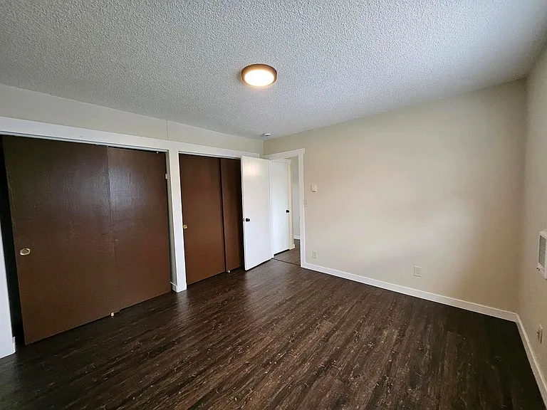 Sunset Apartments — Photo 19