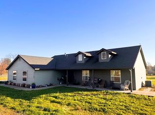 21193 El Toro Ln, Redding, CA 96003