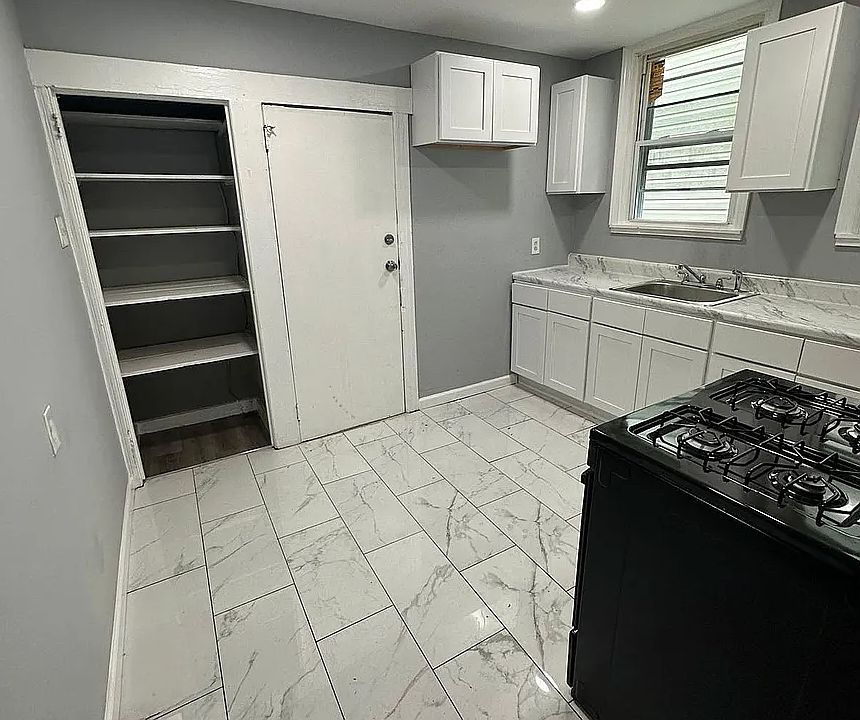 1st image of 176 Hollywood Ave Floor 1