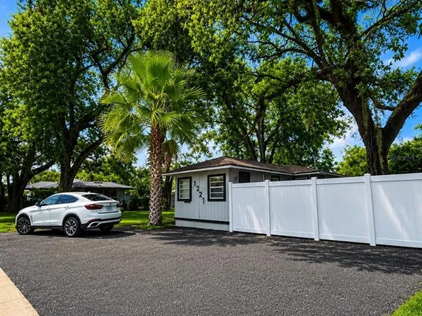 1221 E DR MARTIN LUTHER KING JR BOULEVARD, TAMPA, FL 33603