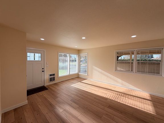 5th image of 3700 E 8th St