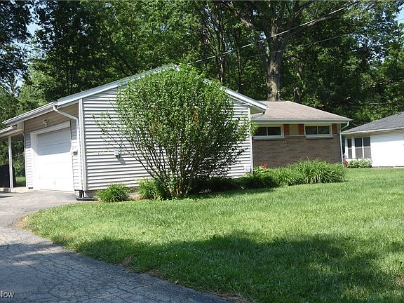 3rd image of 3844 Chaucer Ln