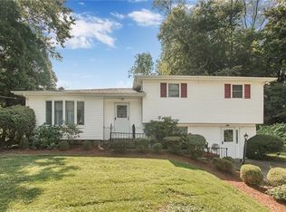 29 Rumbrook Rd, Elmsford, NY 10523