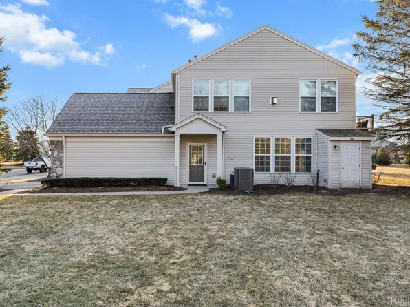 500 Dockside Cir Building 2, Holly, MI 48442