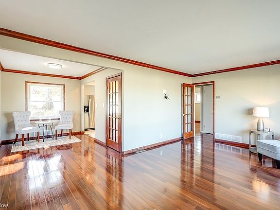 5th image of 1812 Schiller Ave