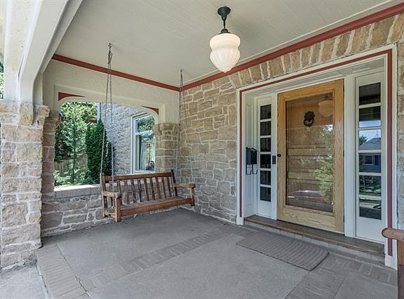 3rd image of 208 Lathrop Street