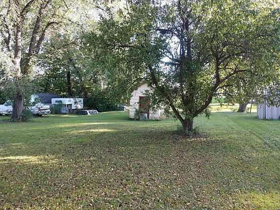 3rd image of 800 E 19th St