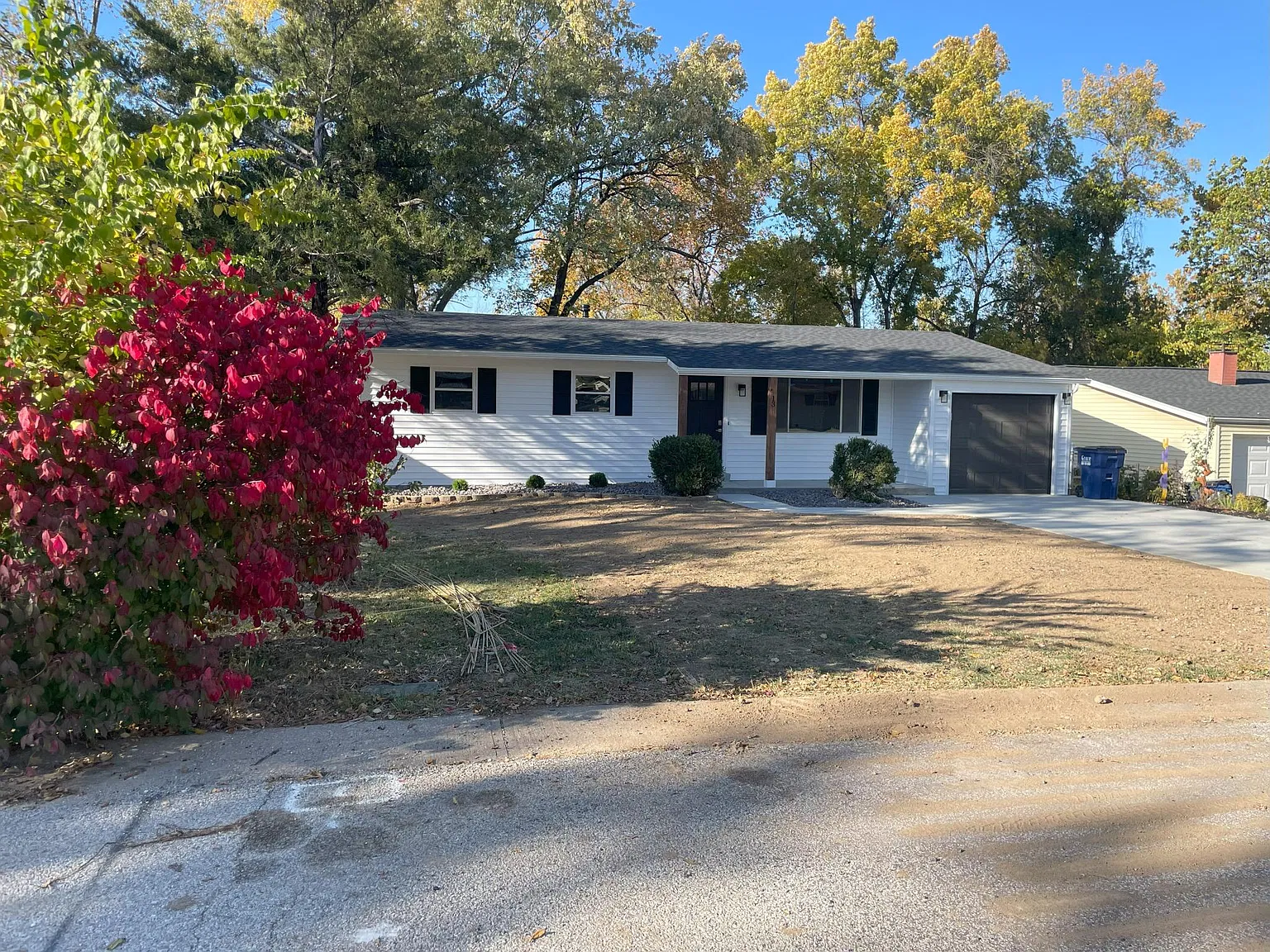 3 bed, 912 sqft, $2,100 — Photo 1