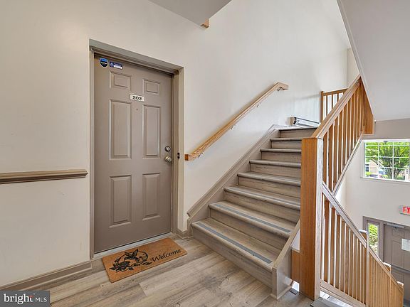 3rd image of 9811 Lake Pointe Ct APT 202