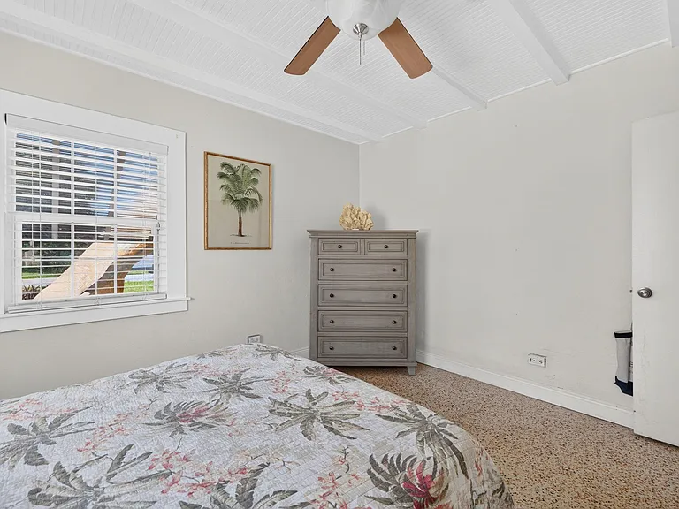 601 NE 14th Pl — Photo 19