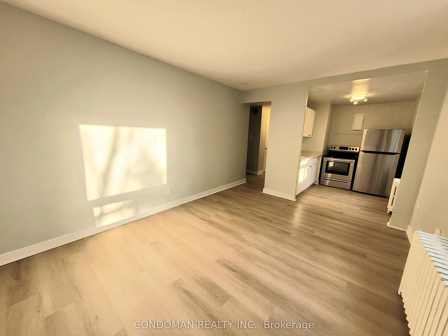 852 Broadview Ave — Photo 3