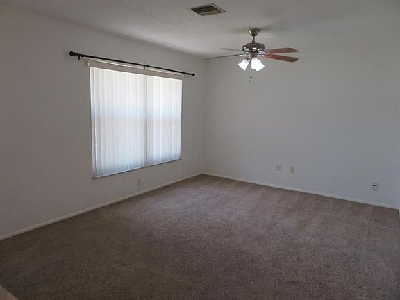5th image of 262 NE Camelot Dr