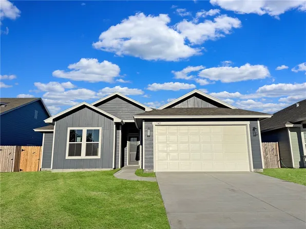 141 Broad Oak Dr, Rockport, TX 78382