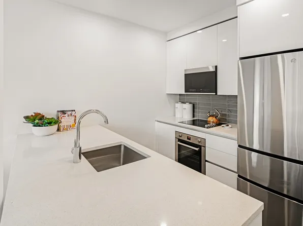 650 1st Avenue 8G image 3 of 8
