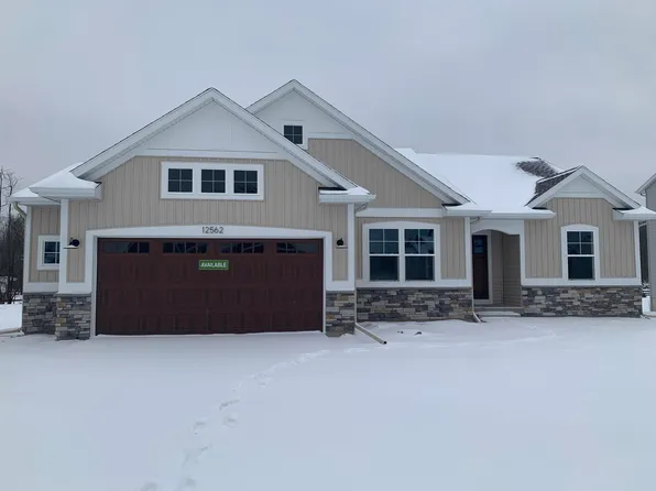 12562 Manchester Dr, Grand Haven, MI 49417