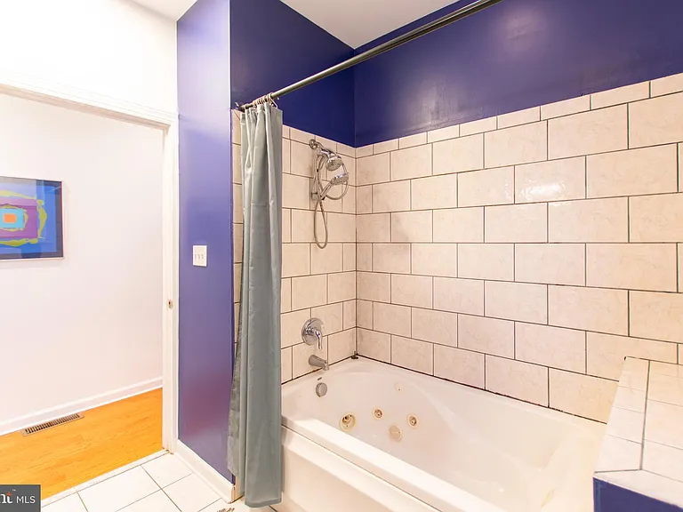 1921 Poplar St #1 — Photo 8
