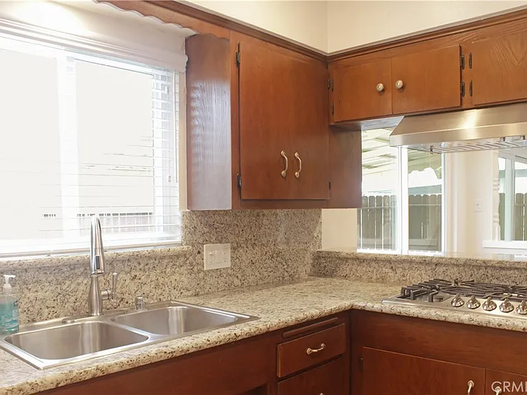 2513 Birch St — Photo 16