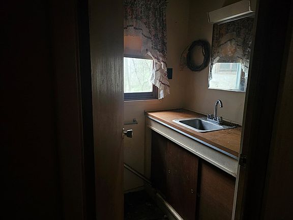 5th image of 763 Spring Run Rd
