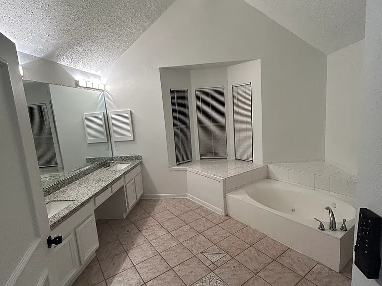 4716 Cashel Cir — Photo 6