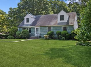 333 Pond Rd, Bohemia, NY 11716