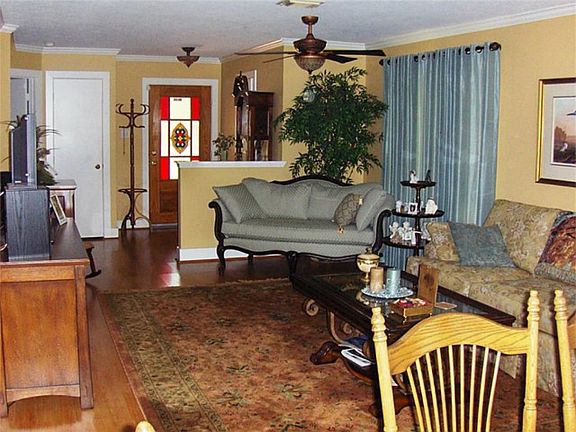 2nd image of 6123 Kings Oaks Ln