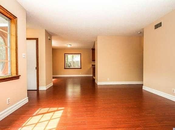 4th image of 3303 Montrose Ave