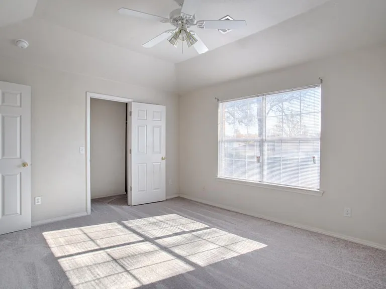 1028 Pinelake Ct — Photo 5