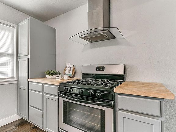 2nd image of 3512 Woodside Dr