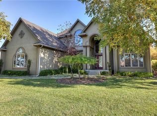 8125 Forest Park Dr, Parkville, MO 64152