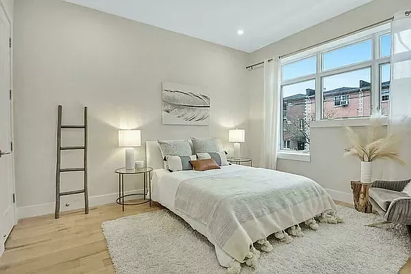 Sold by Avenues Real Estate | media 5