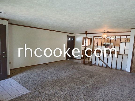 3rd image of 410 E Queen Ave