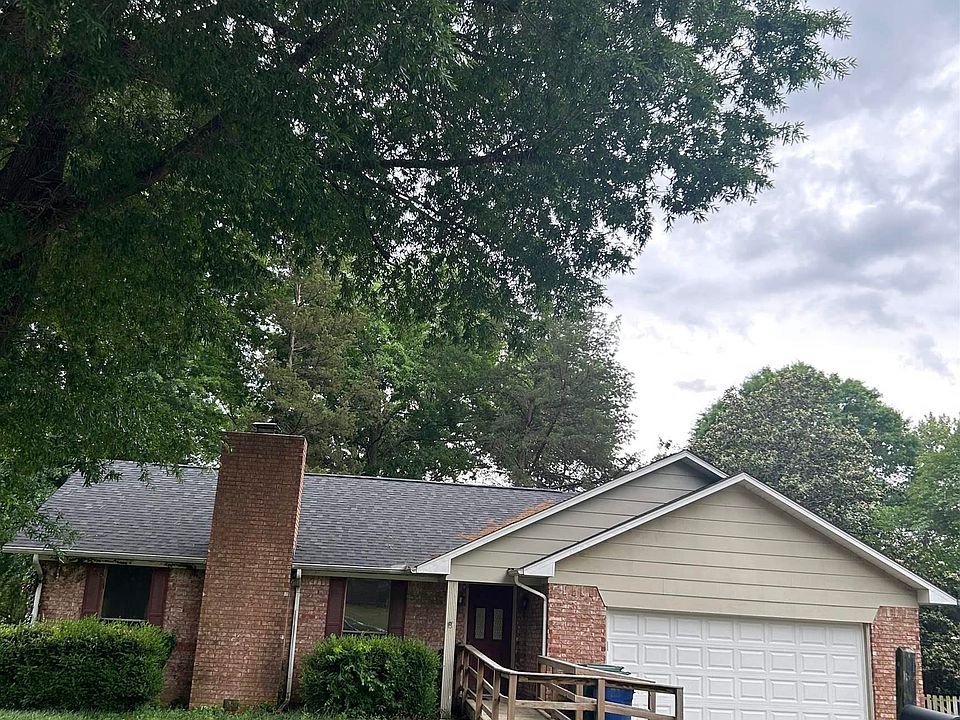 1st image of 11 Kensington Dr
