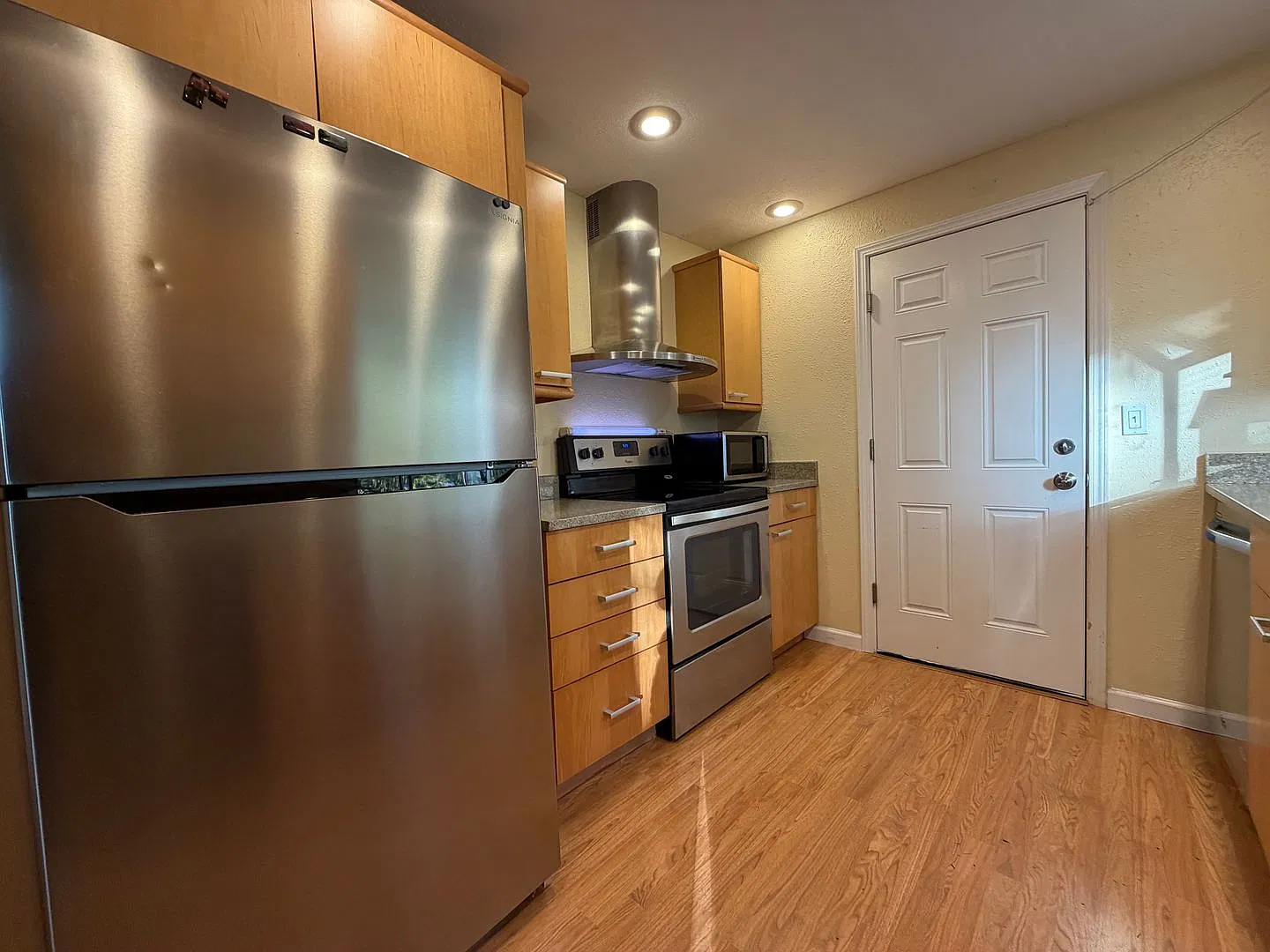 Dreamy Gresham Single-Family Home - Updated, Huge Deck, and Laundry Included! — Photo 4