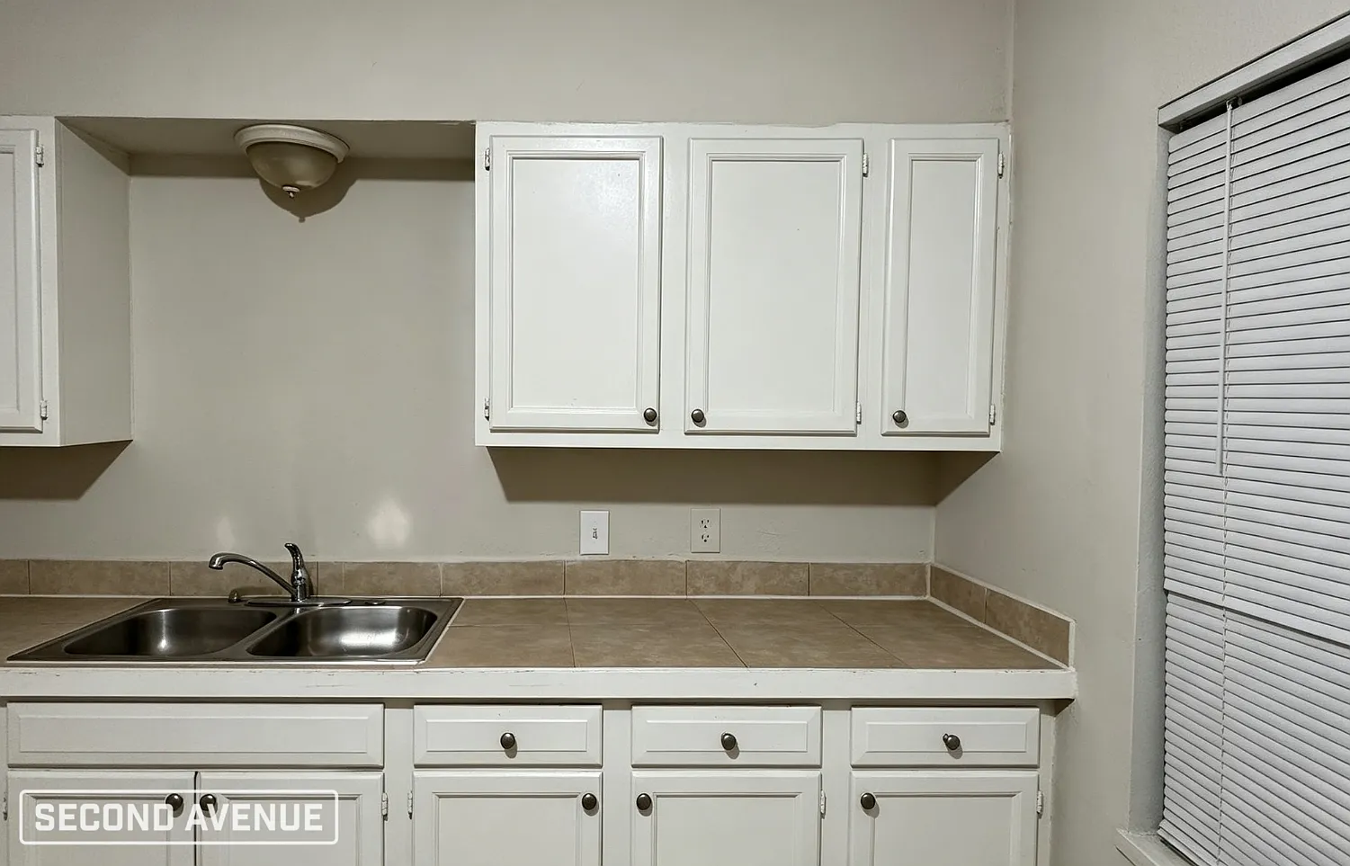 3 bed, 1.0 bath, 1100 sqft, $1,195 — Photo 3