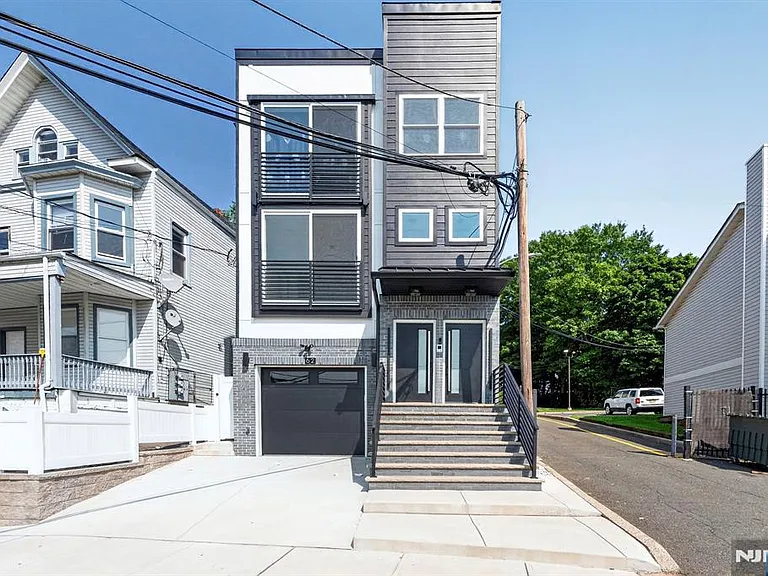 62 Hillside Ave — Photo 21
