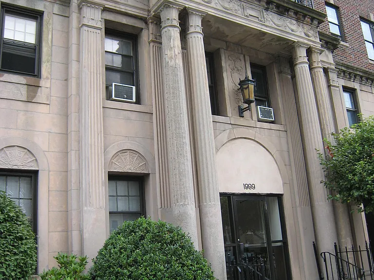 Commonwealth Ave — Photo 17