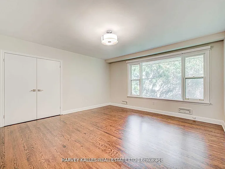 209 Lytton Blvd — Photo 12