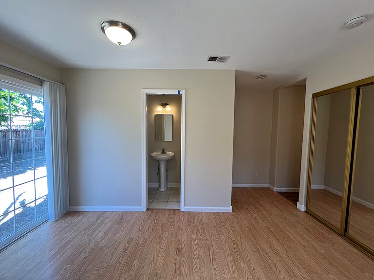 273 Staples Ave — Photo 22