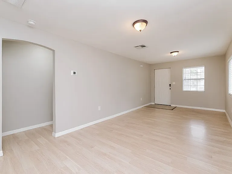522 E Lime St — Photo 4