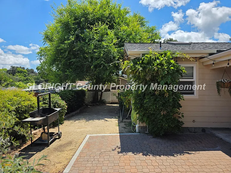 4810 Estrada Ave — Photo 2