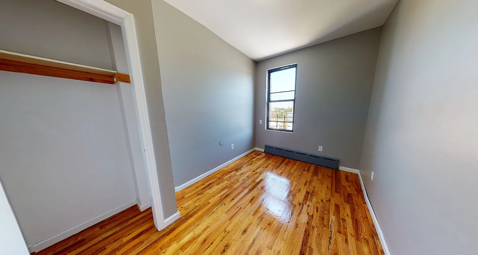 3 bed, 1000 sqft, $3,811 — Photo 4