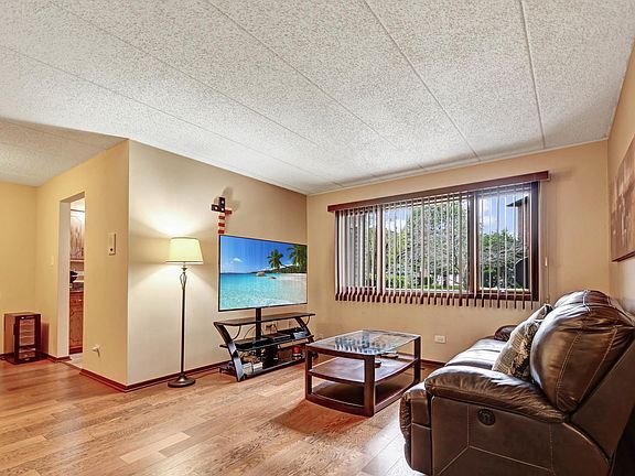 4th image of 10521 Palos Pl #D