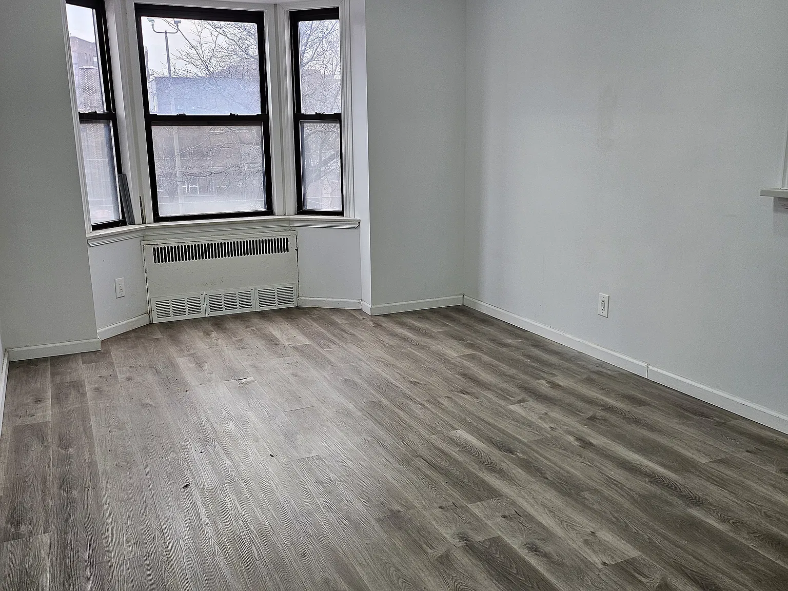 47-55 39th Place — Photo 3