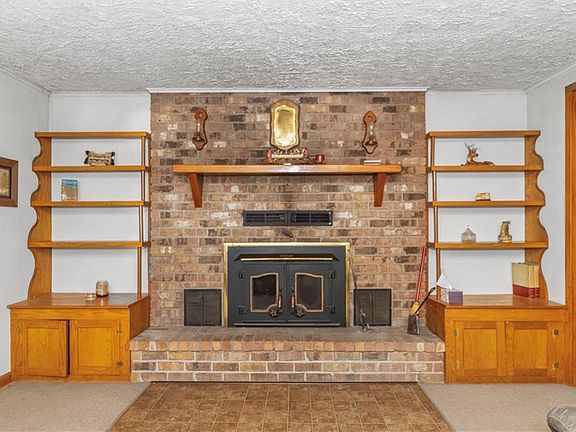 3rd image of 804 McInnis Rd