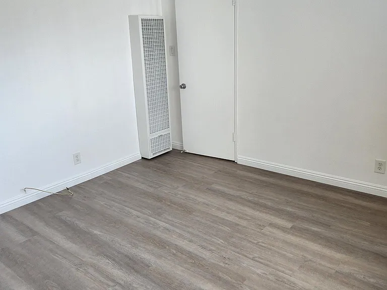 12101 Pacific Ave #6 — Photo 6