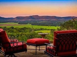 835 Cornelius Rd, Utopia, TX 78884