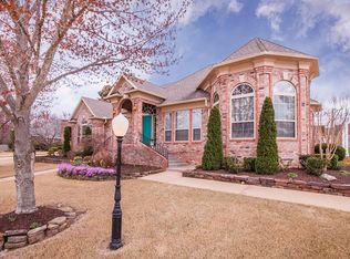 2924 N Charleston Xing, Fayetteville, AR 72703