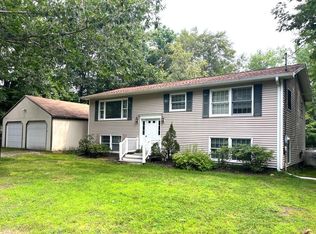 99 Deep Cove Rd, Raymond, ME 04071