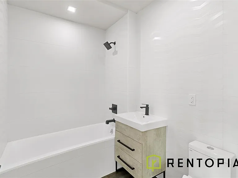 322 Graham Ave #3A — Photo 8