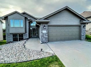 4760 Cedarbrook Dr, Council Bluffs, IA 51503